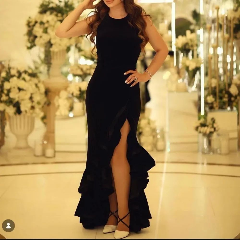 NWT Betsy & Adam Arielle Black Size 2 Ruffle Hem Halter Gown Dress